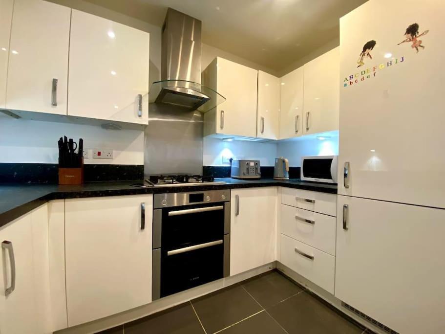 Uniquejoe Properties - 3 Bedroom แมนเชสเตอร์ ภายนอก รูปภาพ